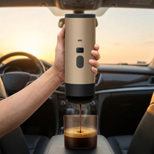 AnywhereCoffee sirviendo un espresso en su propio vaso dentro del coche